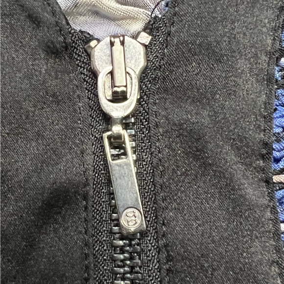 BEBE cinch bodycon cap sleeve mini dress with front zipper detail - Picture 5 of 6